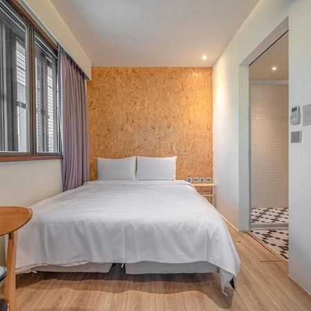 Light Hostel - Тайнань Экстерьер фото