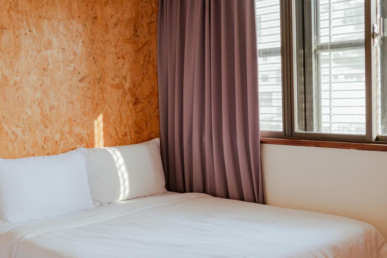 Light Hostel - Тайнань Экстерьер фото