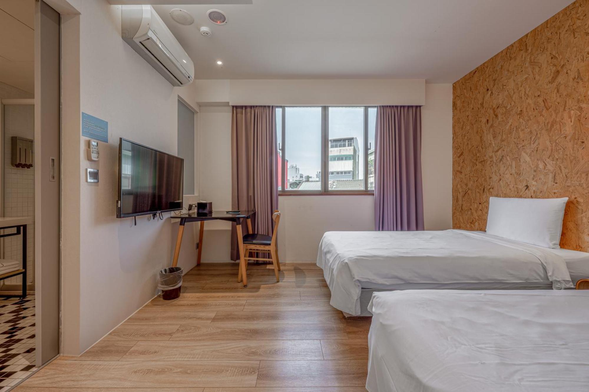 Light Hostel - Тайнань Экстерьер фото