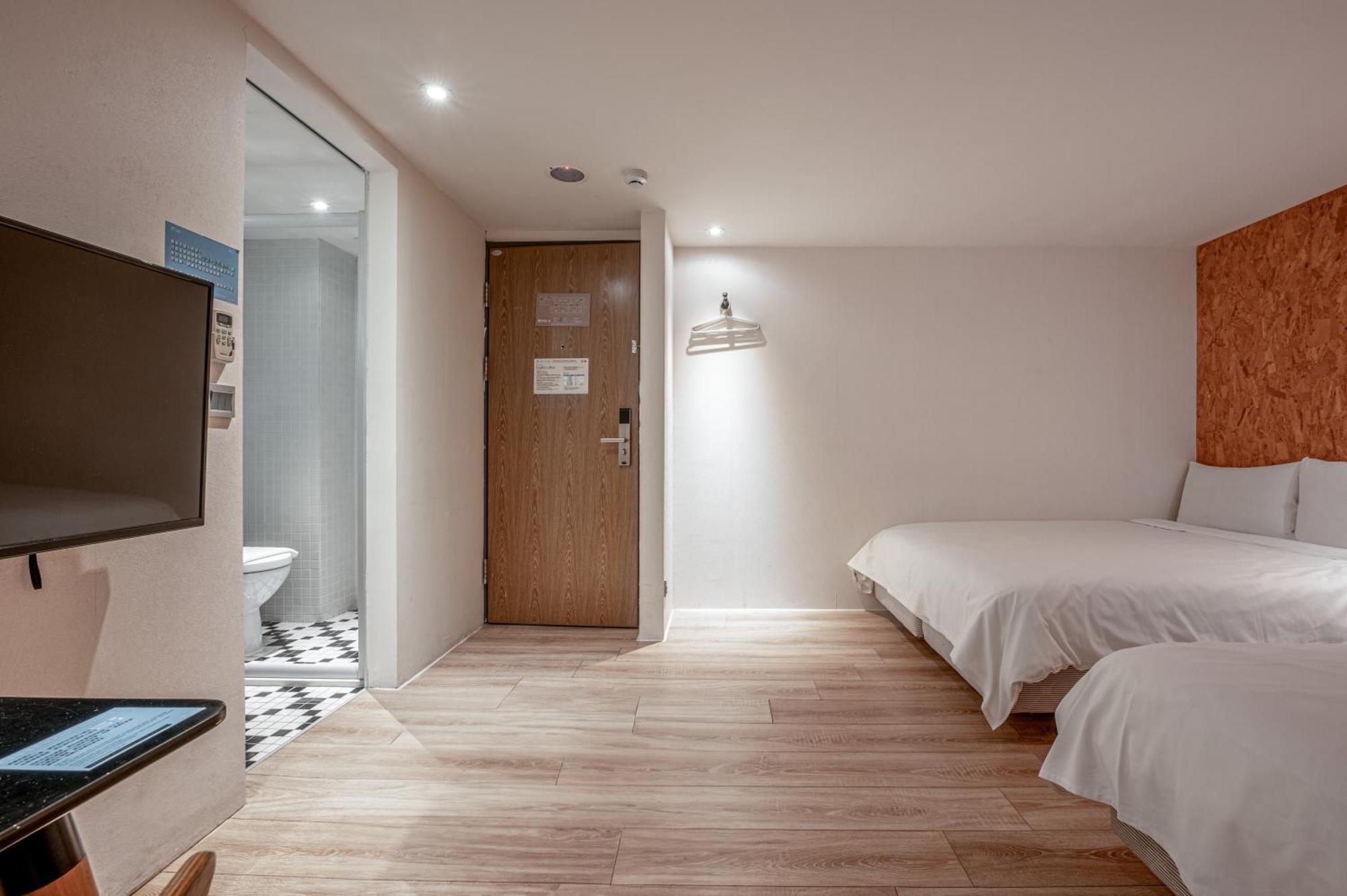 Light Hostel - Тайнань Экстерьер фото