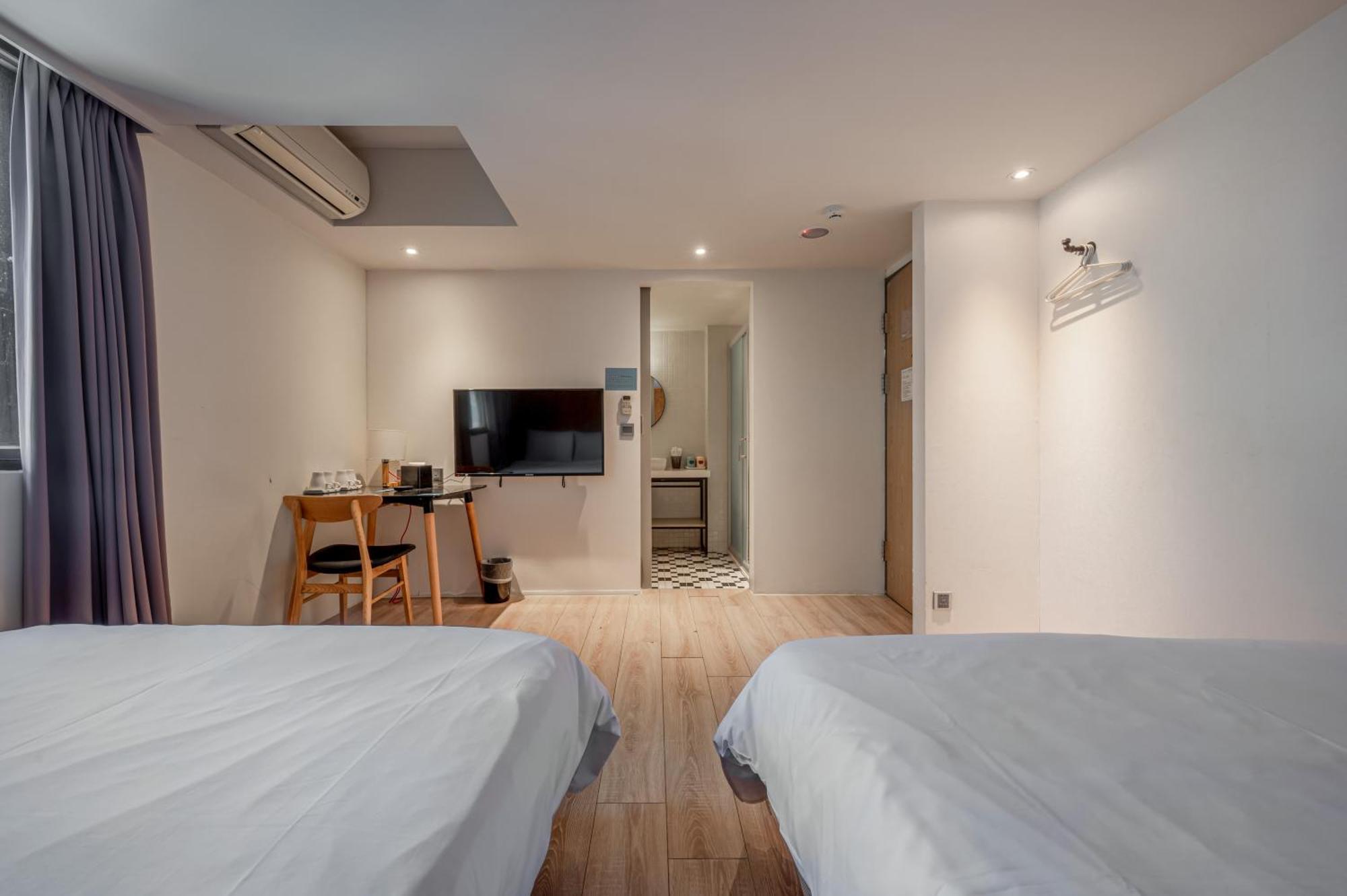 Light Hostel - Тайнань Экстерьер фото