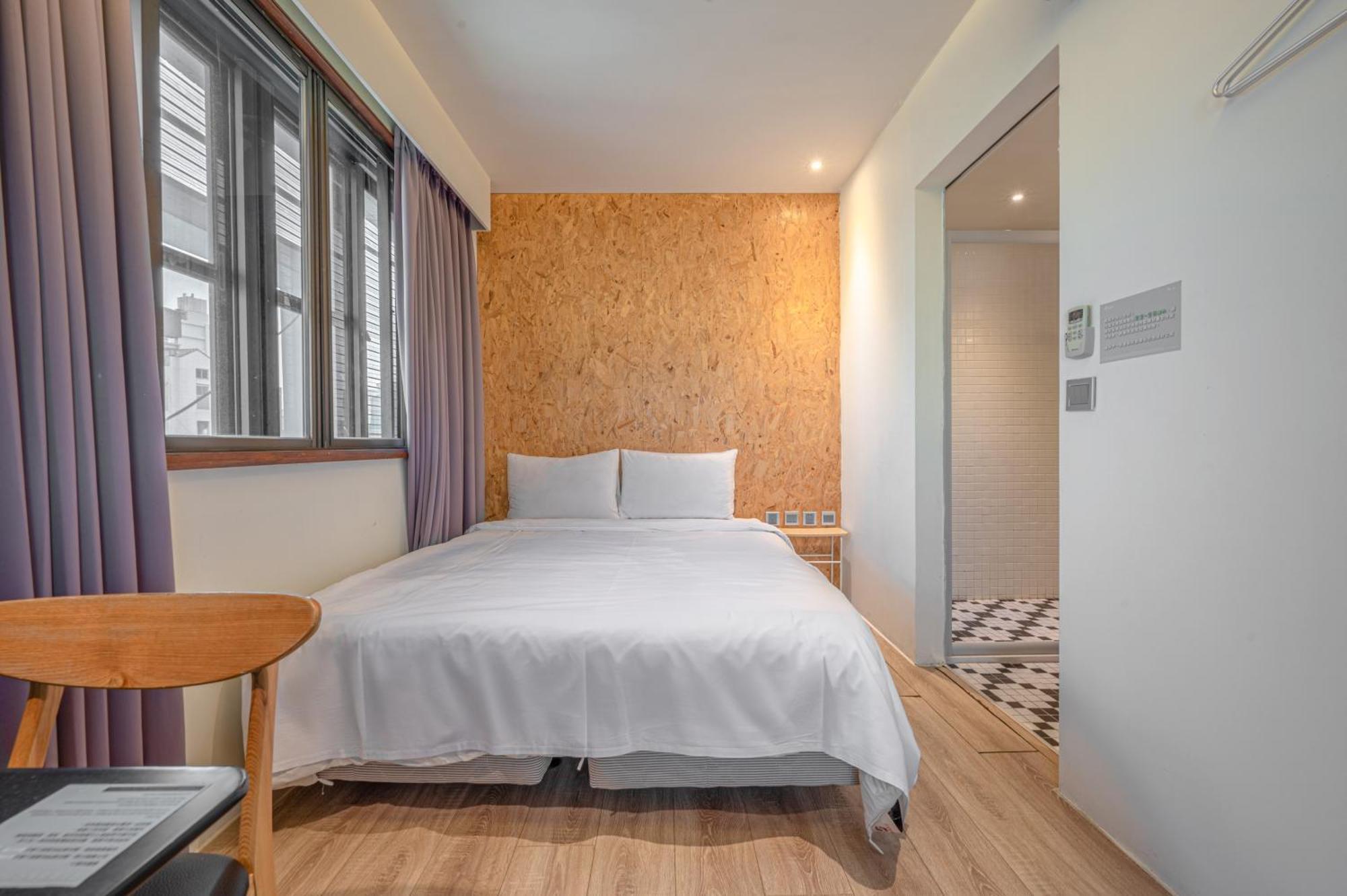 Light Hostel - Тайнань Экстерьер фото